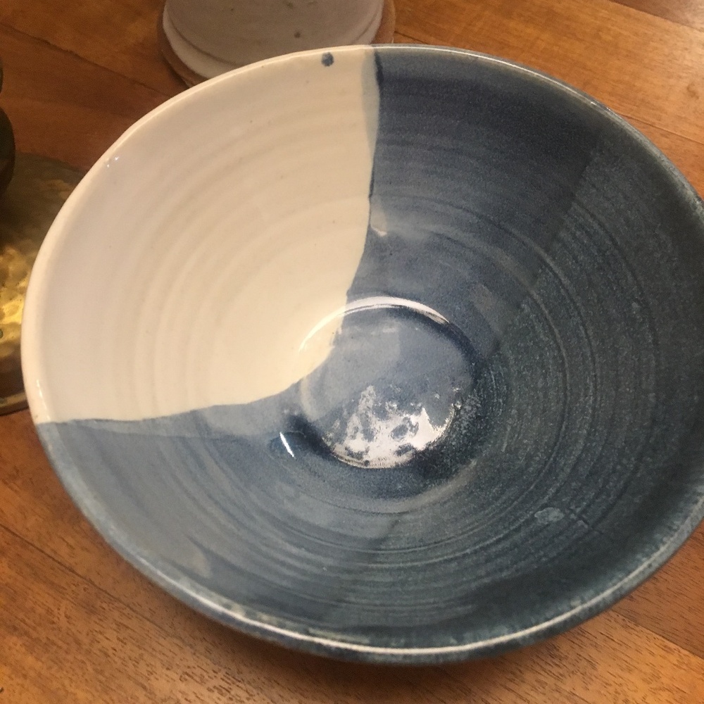 Handmade pottery bowl- wheel thrown blue and white beachy small serving bowl β¨π - Picture 2 of 8